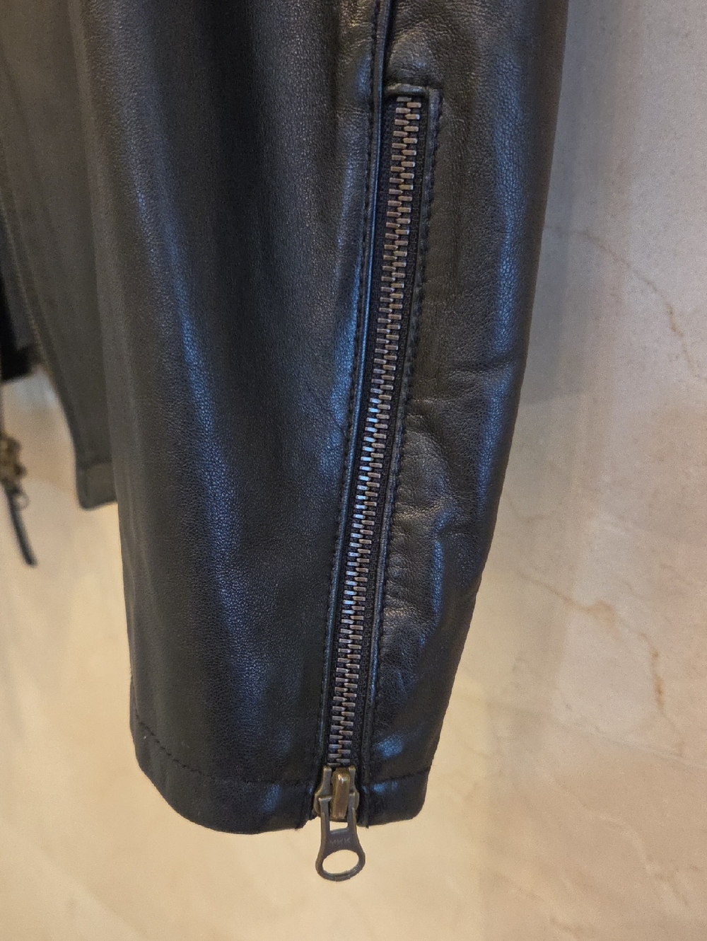 MEN'S TOMMY HILFIGER BLACK 100% LEATHER JACKET COAT SZ SMALL $495 - Picture 3 of 8